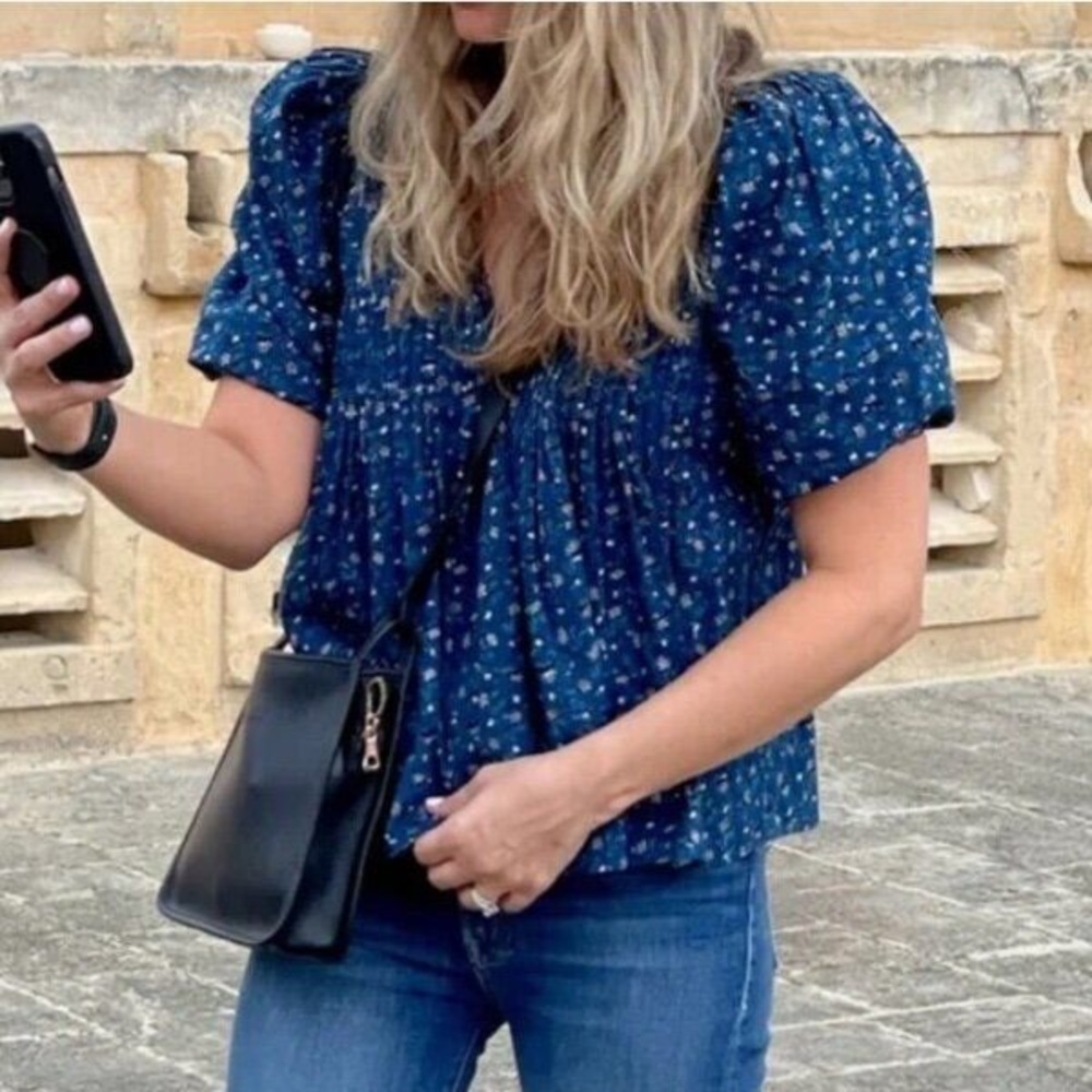 Hunter Bell navy floral Mia top size large